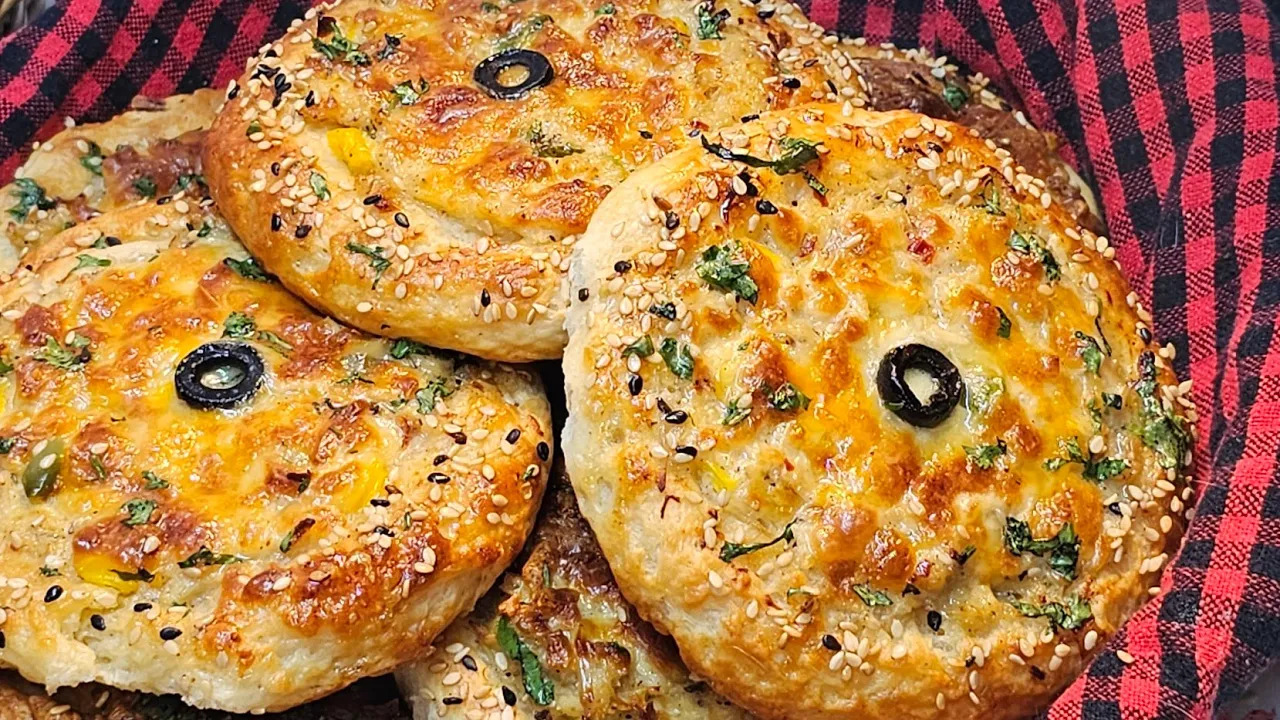 Mini Chicken Pizzas | Easy Chicken Pizza Bites Recipe | Cook with Judy and Flo