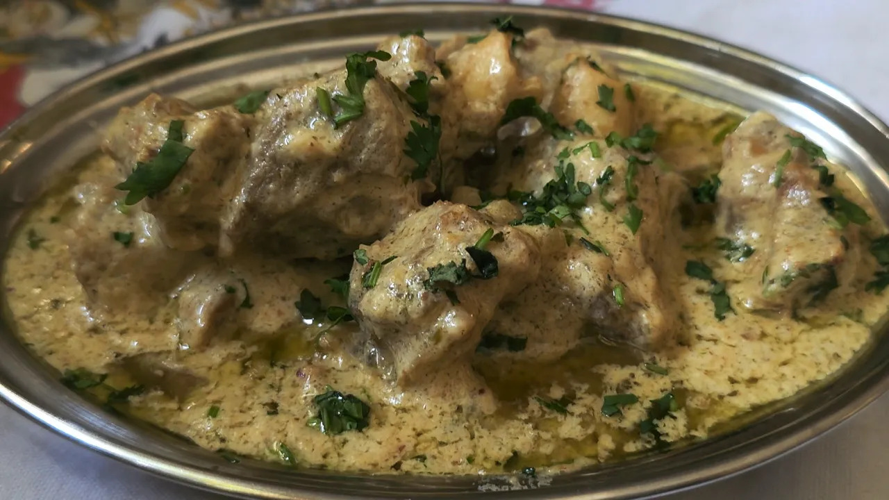 White Mutton Korma Recipe | Creamy Mughlai Mutton Korma